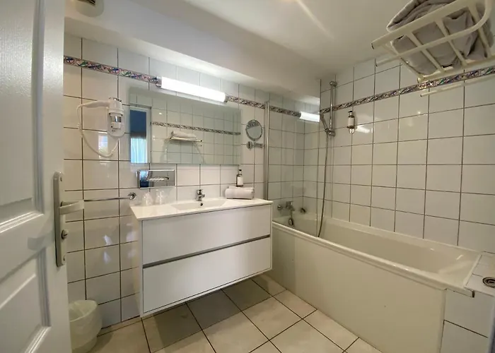 Restaurant L' Empereur آلُريا